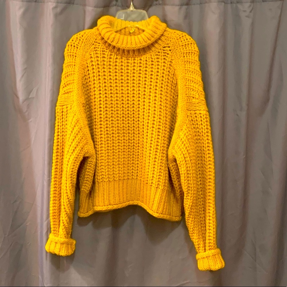 NWOT chunky knit H&M sweater size L yellow mustard marigold color